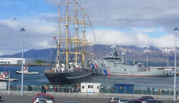 Парусник "Крузенштерн" столкнулся в Исландии с двумя кораблями