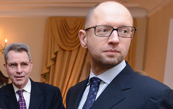Посол США Джеффри Пайетт посоветовал Яценюку отдохнуть в Крыму