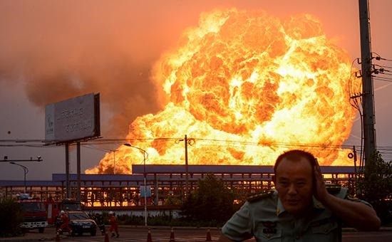 И снова мощный взрыв в Китае и уже на химическом заводе фото 2