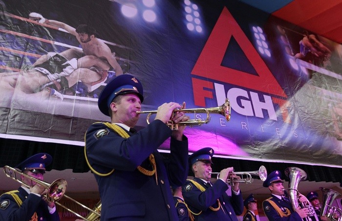 Музыканты военного оркестра внесли свой неповторимый колорит в действо