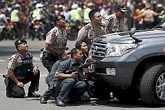 Терракты в столице Индонезии унесли жизни 10 человек