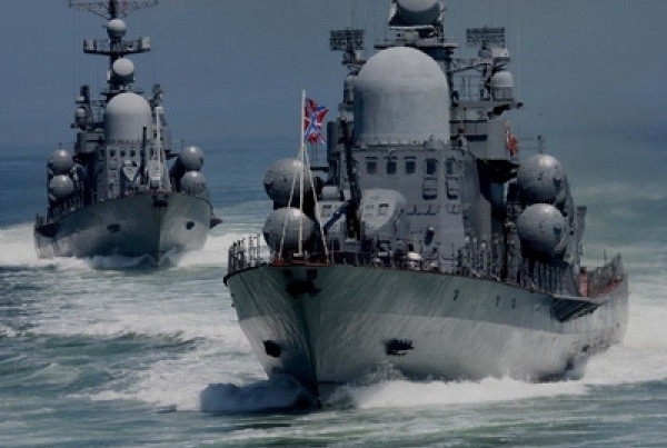 Военные корабли ВМФ России охотятся на подводные лодки фото 2