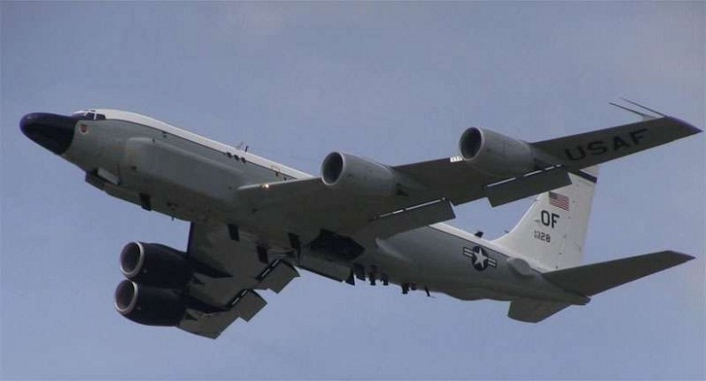 Американский военный самолет RC-135U