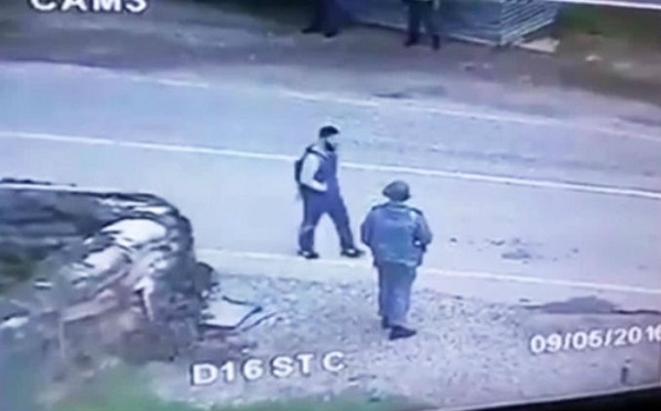 Теракт на КПП в Грозном зафиксировала камера видеонаблюдения. ВИДЕО