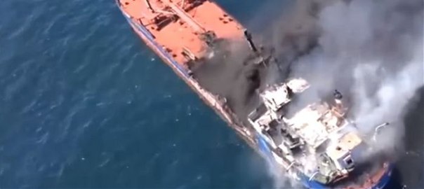 У берегов Австралии тонет судно с людьми
