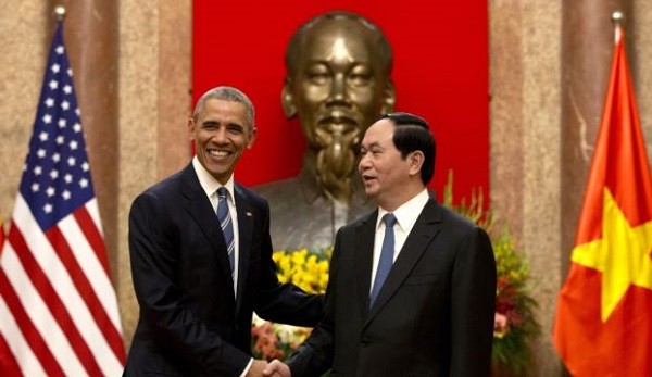 Барак Обама на совместной пресс-конференции с лидером Вьетнама Чан Дай Куангом в Ханое. Фото: АР