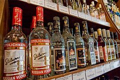 Разрешат ли продавать алкоголь в зданиях российских  школ и больниц?
