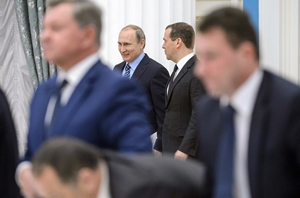 Дмитрий Медведев в 2011 доказал Путину исключительную верность. Имея поддержку президента, на медийные нападки можно не обращать внимания. Фото:  kommersant.ru