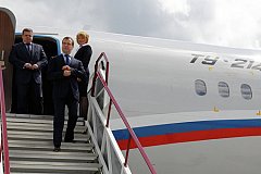 В Лаос для участия в Восточноазиатском саммите прилетел премьер России Медведев