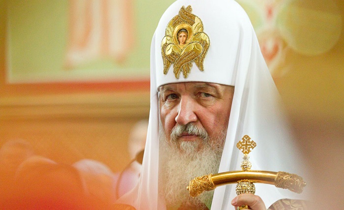 Патриарх Кирилл против посохов с «побрякушками» у монахов