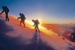На Эльбрусе спасатели нашли группу альпинистов