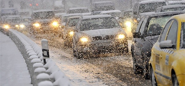 В Москве сильный снегопад и многокилометровые пробки фото 2