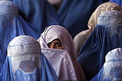 СМИ: В Афганистане женщине вышедшей на улицу без сопровождения мужа отрезали голову
