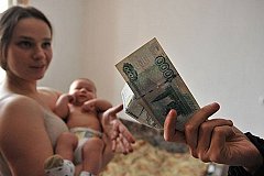 Медведев сократил срок перечисления материнского капитала