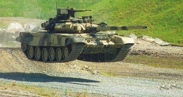 Российский Танк Т-90 в полёте