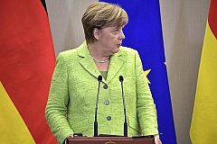 Меркель прилетела защитить гомосексуалистов Чечни