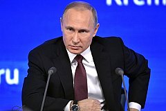 Путин: Бюджетникам нужно поднять зарплаты