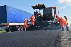 Новую технологию ремонта дорог применяют на Алтае