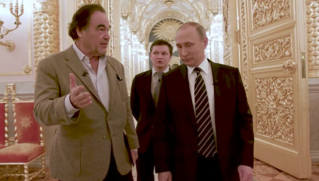 Фильм «Интервью с Путиным» массово удаляют с сайтов