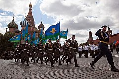 Президент России поздравил десантников с Днем ВДВ