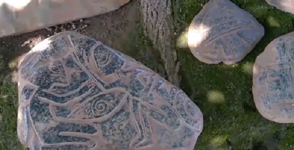 В Мексиканской пещере нашли барельефы с изображениями инопланетян фото 2