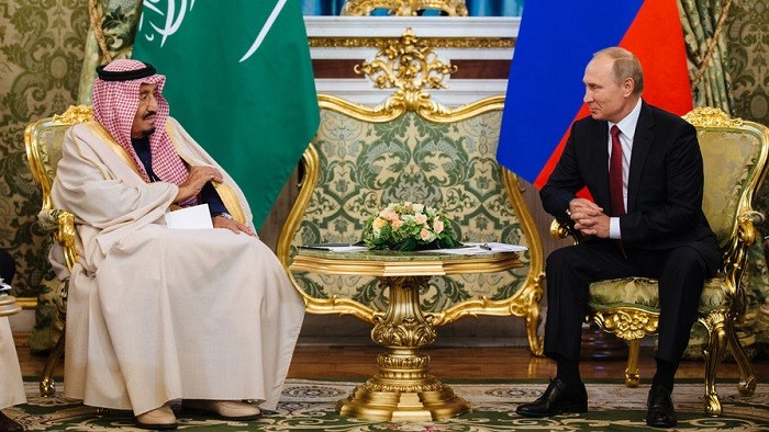 Король Саудовской Аравии Сальман Бен Абдель Азиз Аль Сауд и президент России Владимир Путин во время встречи в Кремле, 5 октября 2017 года. Фото:  gazeta.ru