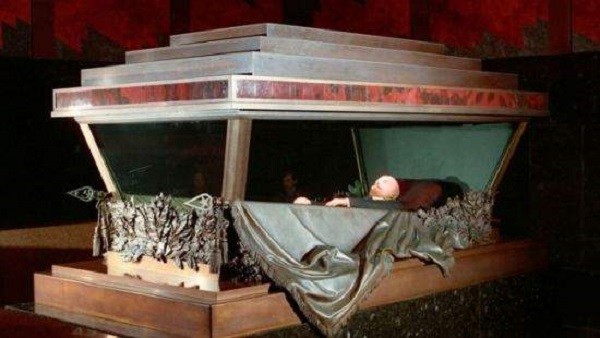 Кадыров выступил за захоронение Ленина фото 2