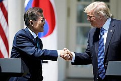 Южная Корея и США временно отложили учения