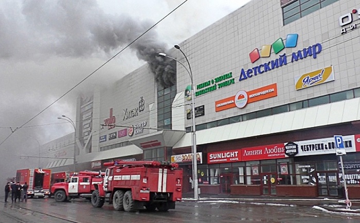 Пожар в ТЦ в Кемерово унёс жизни трёх детей и женщины