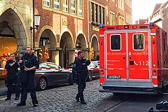 В Германии грузовик въехал в толпу сидящих в кафе людей - есть погибшие