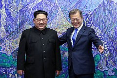 Лидеры Северной и Южной Кореи встретились в погранпункте Пханмунджом