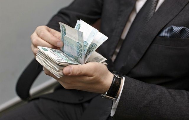 Российские чиновники хотят увеличение зарплат на 60% фото 2
