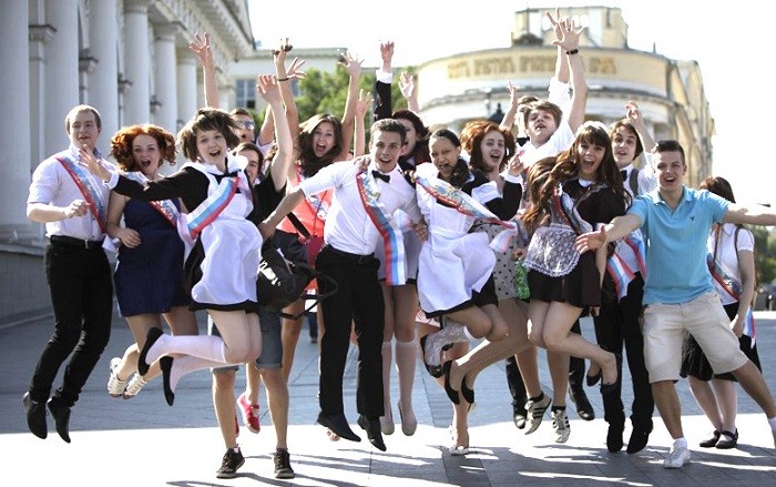 Школьные выпускные:«Отсутствие будущего» у новых поколений россиян фото 2