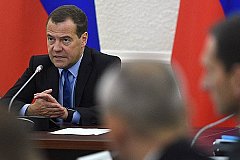 Медведев распорядился срочно дать предложения по пенсиям