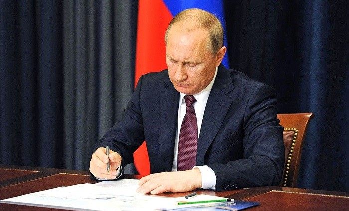 Президент России подписал закон о наказании за отказ от опровержения ложной информации фото 2