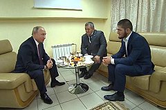 Путин встретился с Нурмагомедовым