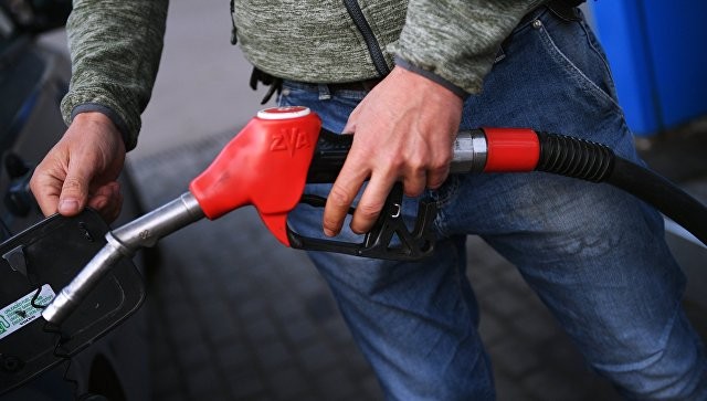 Независимые АЗС готовы продавать топливо по 30 рублей за литр фото 2