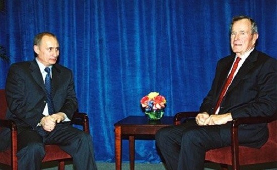 Владимир Путин и Джордж Буш-старший 2001 год. Архивное фото: kremlin.ru