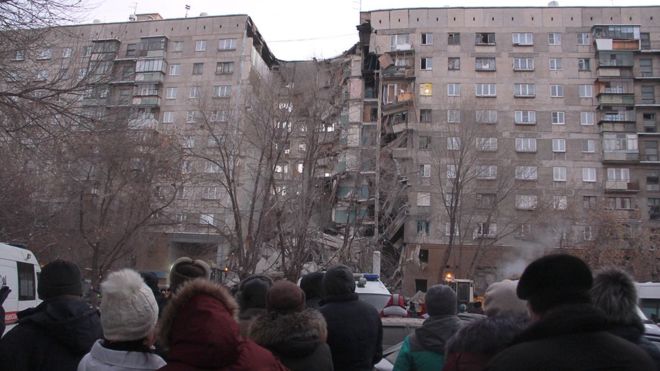 Трагедия в Магнитогорске. В жилом доме взрывом обрушен целый подъезд.