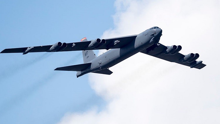 Стратегический бомбардировщик США B-52