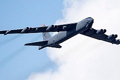 Российские истребители «прогнали» бомбардировщик США. ВИДЕО
