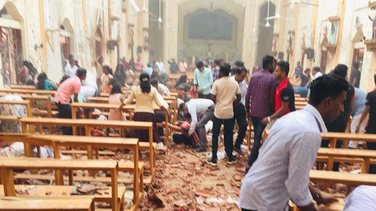 Десятки мирных граждан погибли в результате терактов на Шри-Ланке