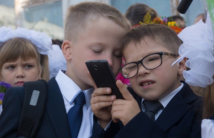 Использование мобильных телефонов в школах России запретят фото 2