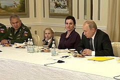 Президент России встретился с родными погибших подводников