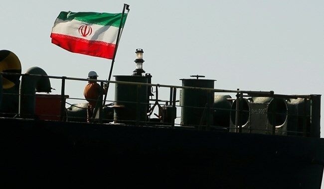 Флаг Ирана на танкере Adrian Darya-1. Фото: irna.ir