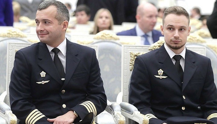 Пилоты Дамир Юсупов и Георгий Мурзин на награждении в Кремле. Фото: kp.ru