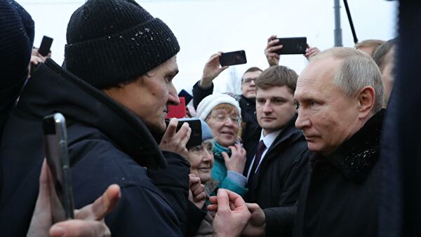 Путин советует россиянам на зацикливаться на украинской тематике.