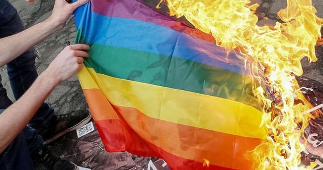 Демократия по-американски. 16 лет лишения свободы за сжигания флага ЛГБТ фото 2