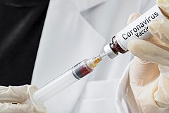 Минздрав РФ одобрил первый отечественный препарат от COVID-19.