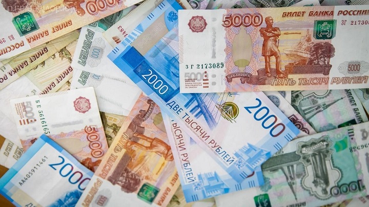 Эксперт предложил провести в России деноминацию рубля.